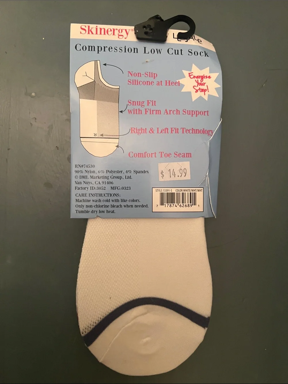 Low Cut No-Show Socks - Cream with Red Accent